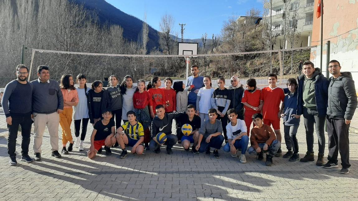 Komşu köy Süttaşı ile Voleybol turnuvası yapıldı